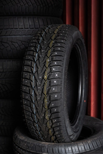 фото протектора и шины WINTERNOVA STUD III Шина ZMAX WINTERNOVA STUD III 195/75 R16C 107/105R