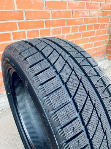 фото протектора и шины Ice Blazer Arctic EVO Шина Sailun Ice Blazer Arctic EVO 225/55 R19 99H