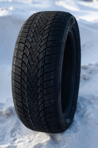 фото протектора и шины WINTERHAWKE I Шина ZMAX WINTERHAWKE I 235/35 R19 91V