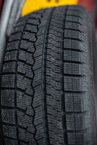 фото протектора и шины Ice Blazer Arctic Шина Sailun Ice Blazer Arctic 235/45 R17 94H