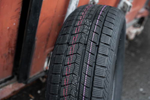 фото протектора и шины ICEPIONEER 868 Шина ZMAX ICEPIONEER 868 235/45 R17 97H