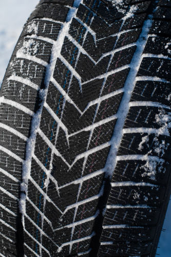 фото протектора и шины WINTERHAWKE II Шина ZMAX WINTERHAWKE II 245/45 R20 103V