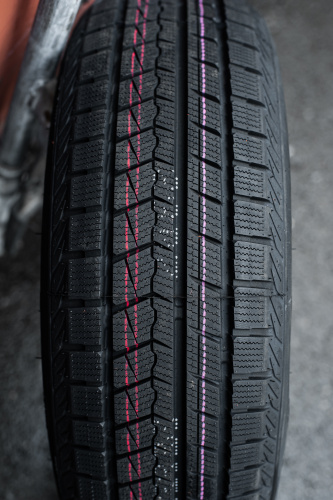 фото протектора и шины ICEPIONEER 868 Шина ZMAX ICEPIONEER 868 255/55 R18 109H